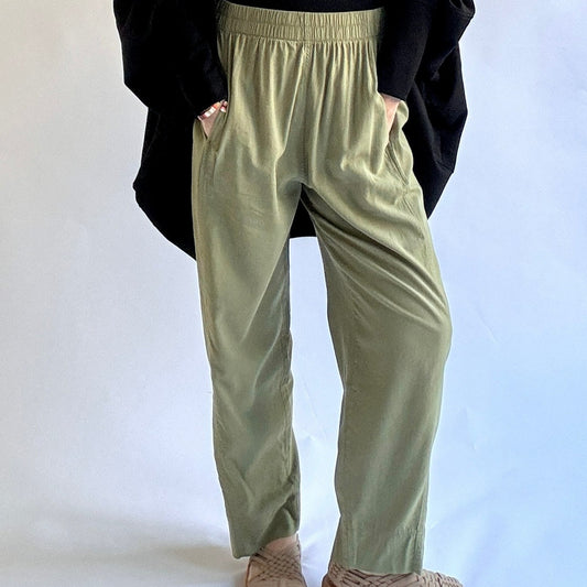 Women's olive ultra light weight travel perfect pull on elastic waist straight leg high waist pant