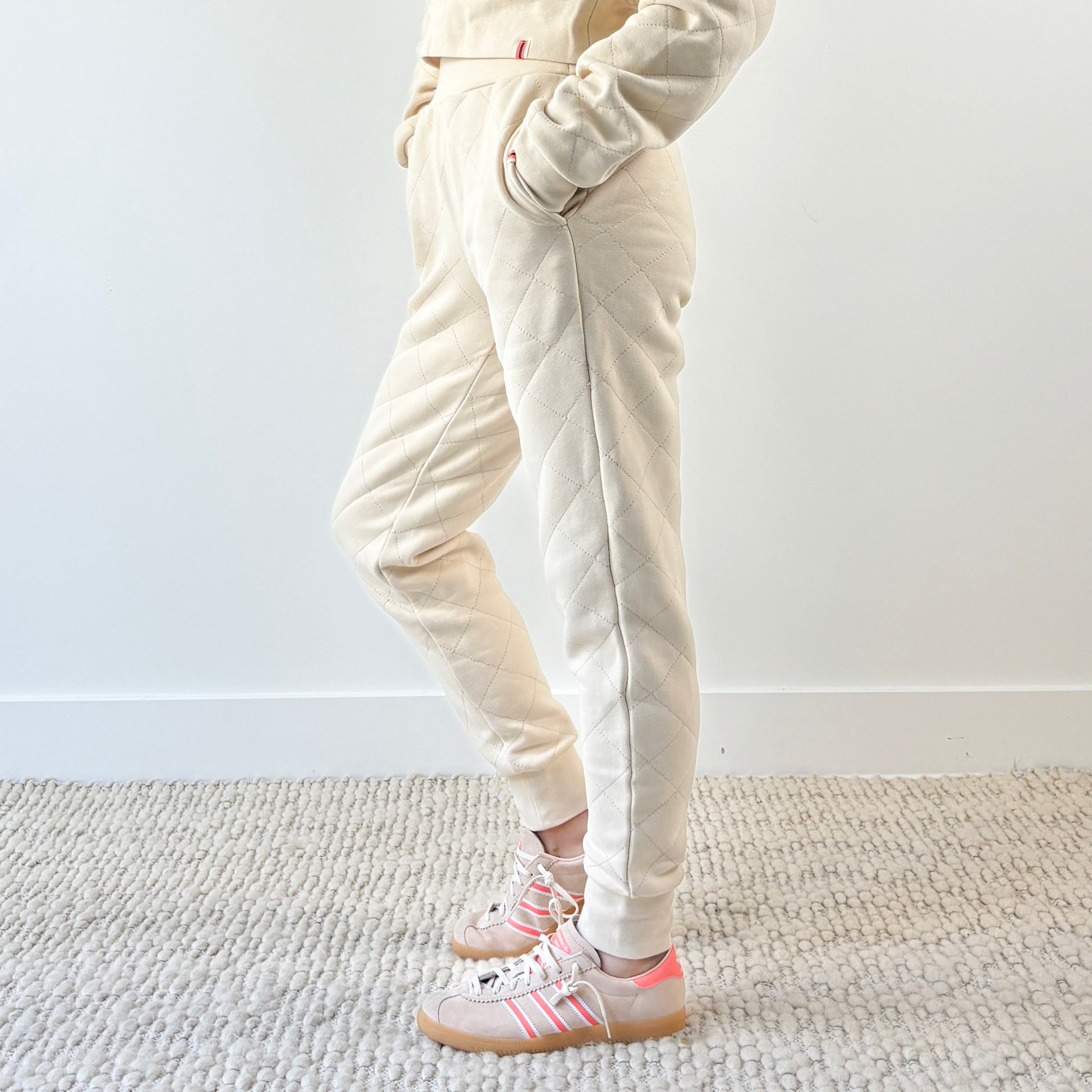 Ivory quilted fleece jogger pant with side pockets